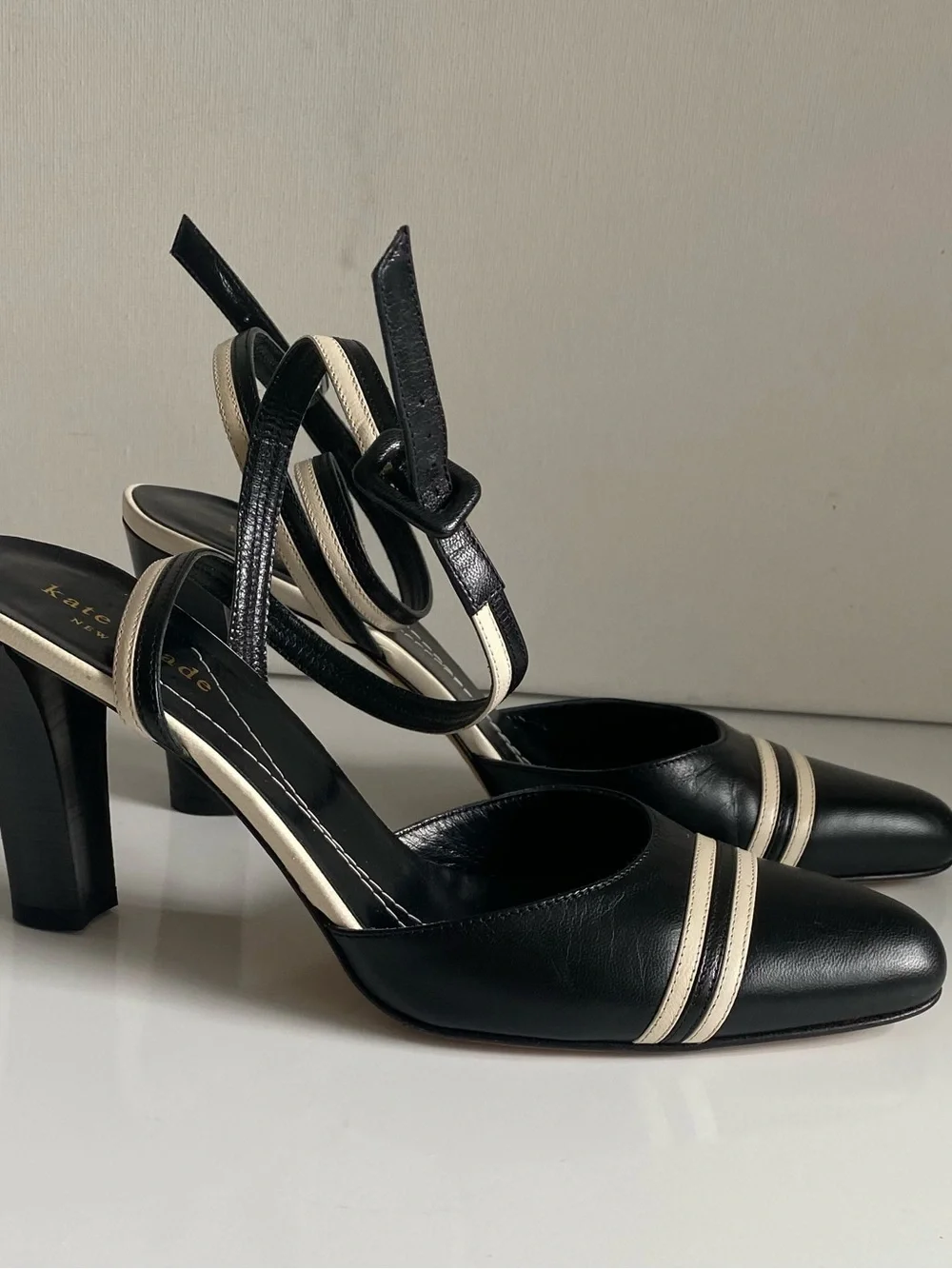 kate spade Black Leather Pointed-Toe Ankle-Strap Pumps with Cream Stripes 7 1/2